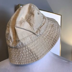 Infant bucket hat khaki with velcro chin strap